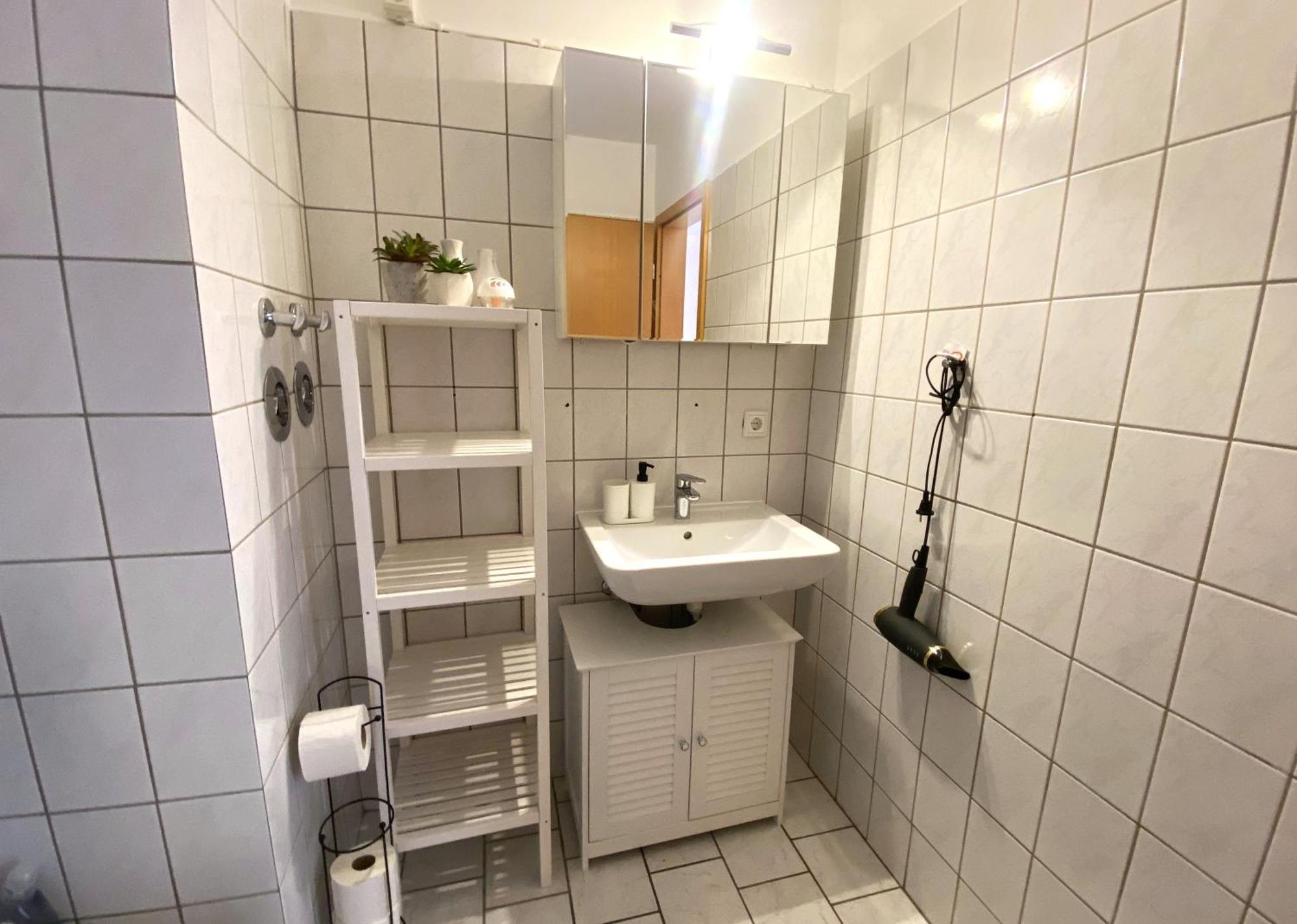 Schoelerberg Apartment Mit Tiefgaragenparkplatz Und Kingsize-Bett Osnabrueck Exterior photo